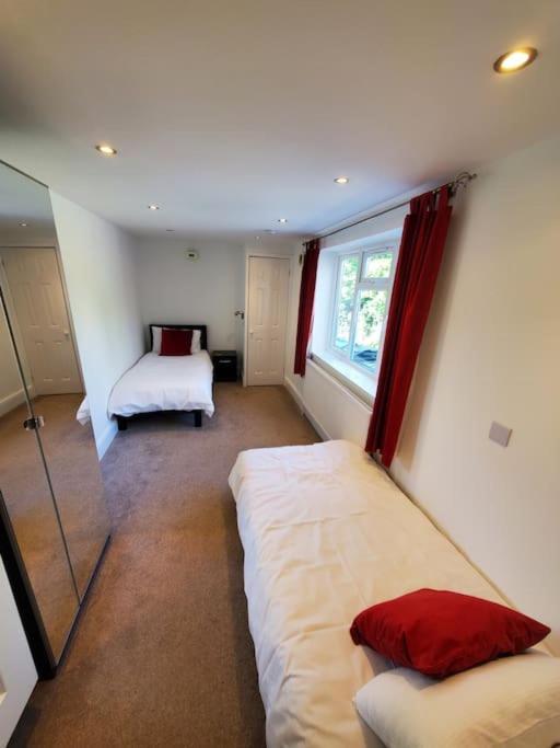 Central Windsor 2 Bedroom Flat With Free Parking Eksteriør billede